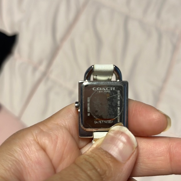 White leather belt Coach watch layered pattern - Picture 5 of 6